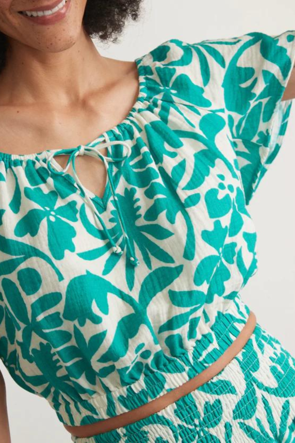 Marine Layer Tiana Cropped Blouse - Spruce Flora - The Cottage