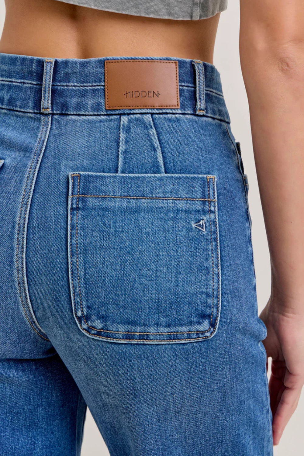 Hidden Logan Dad Jeans w/ Patch Pockets