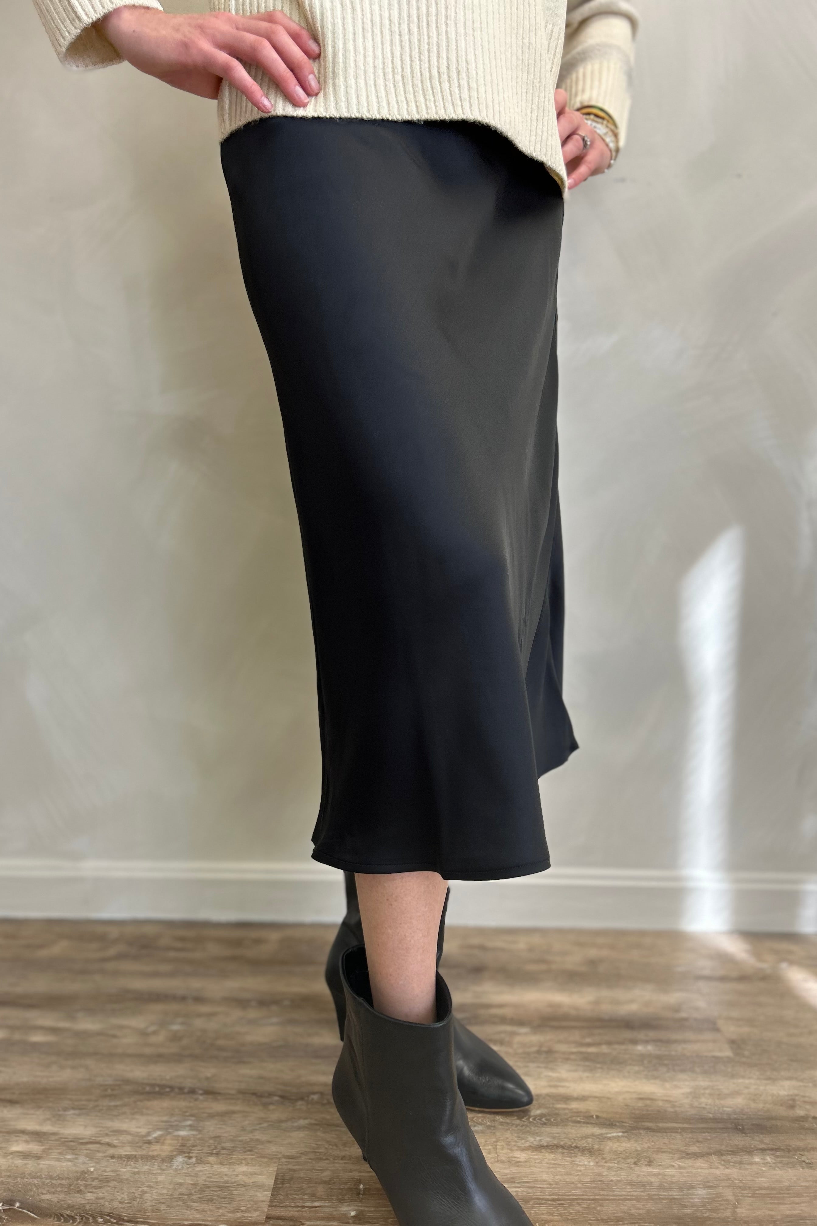 Tribal Pull-On Elastic Waist Midi Skirt - Black