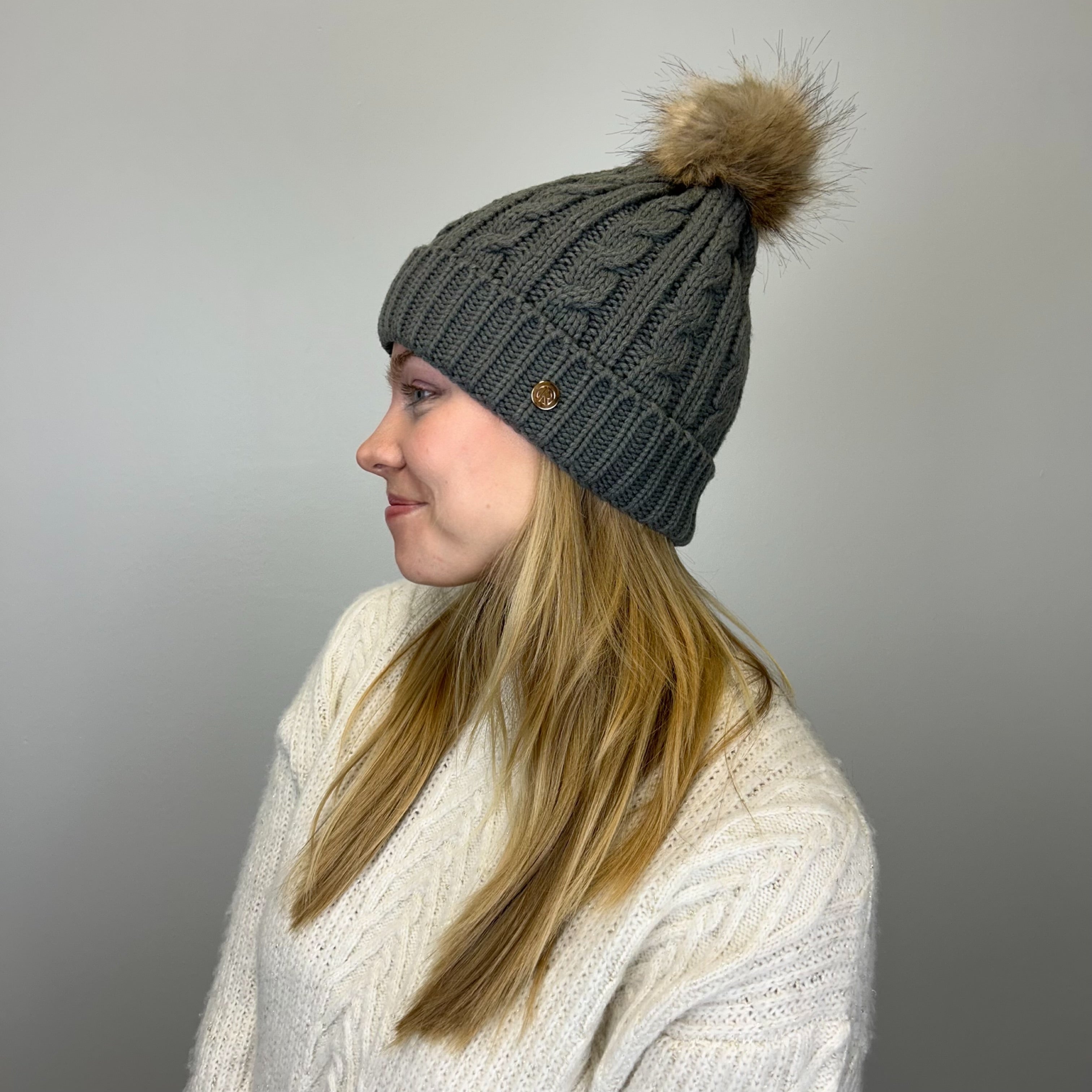 Very Moda Cable Knitted Beanie w/ Pom Pom