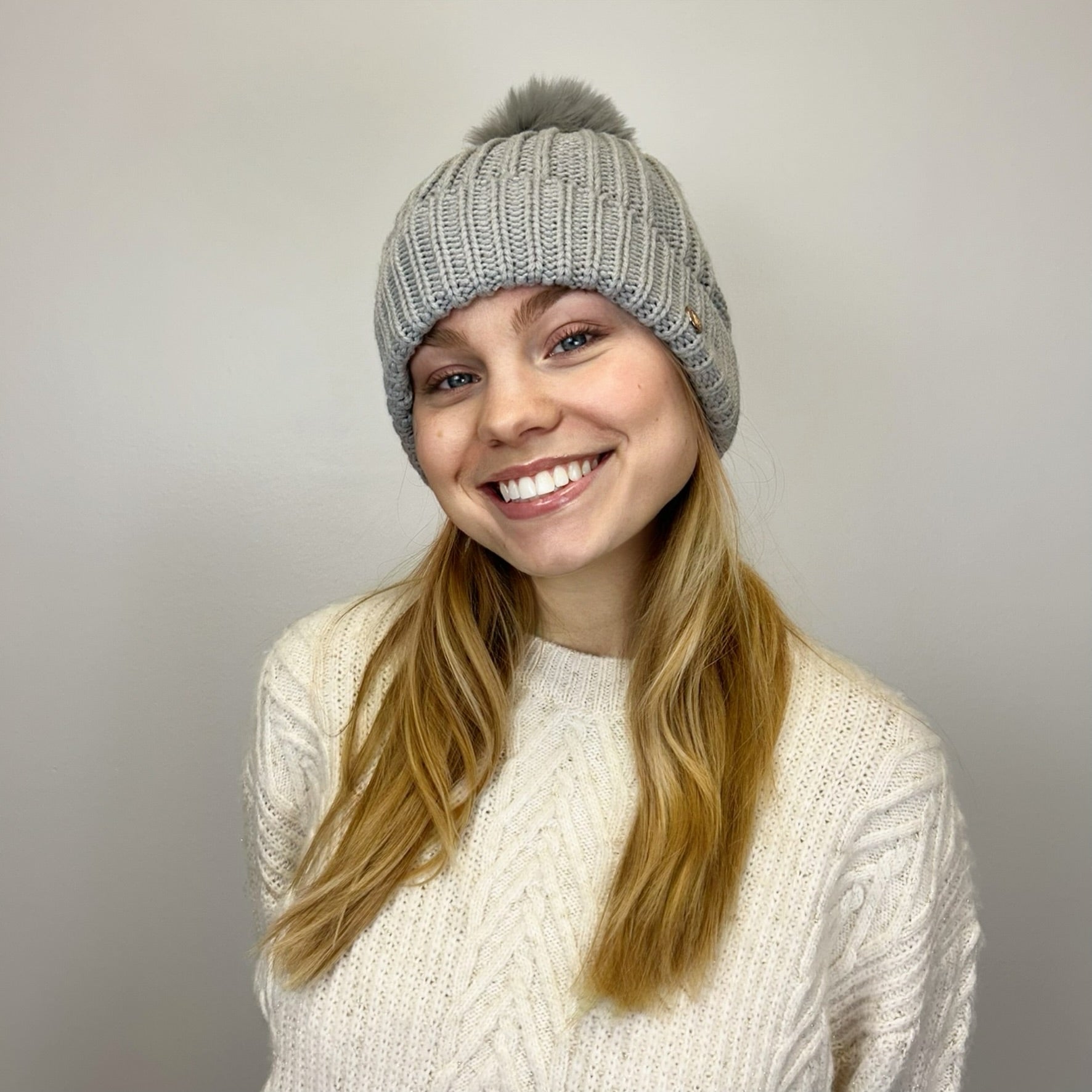 Classic Ribbed Beanie w/ Pom Pom