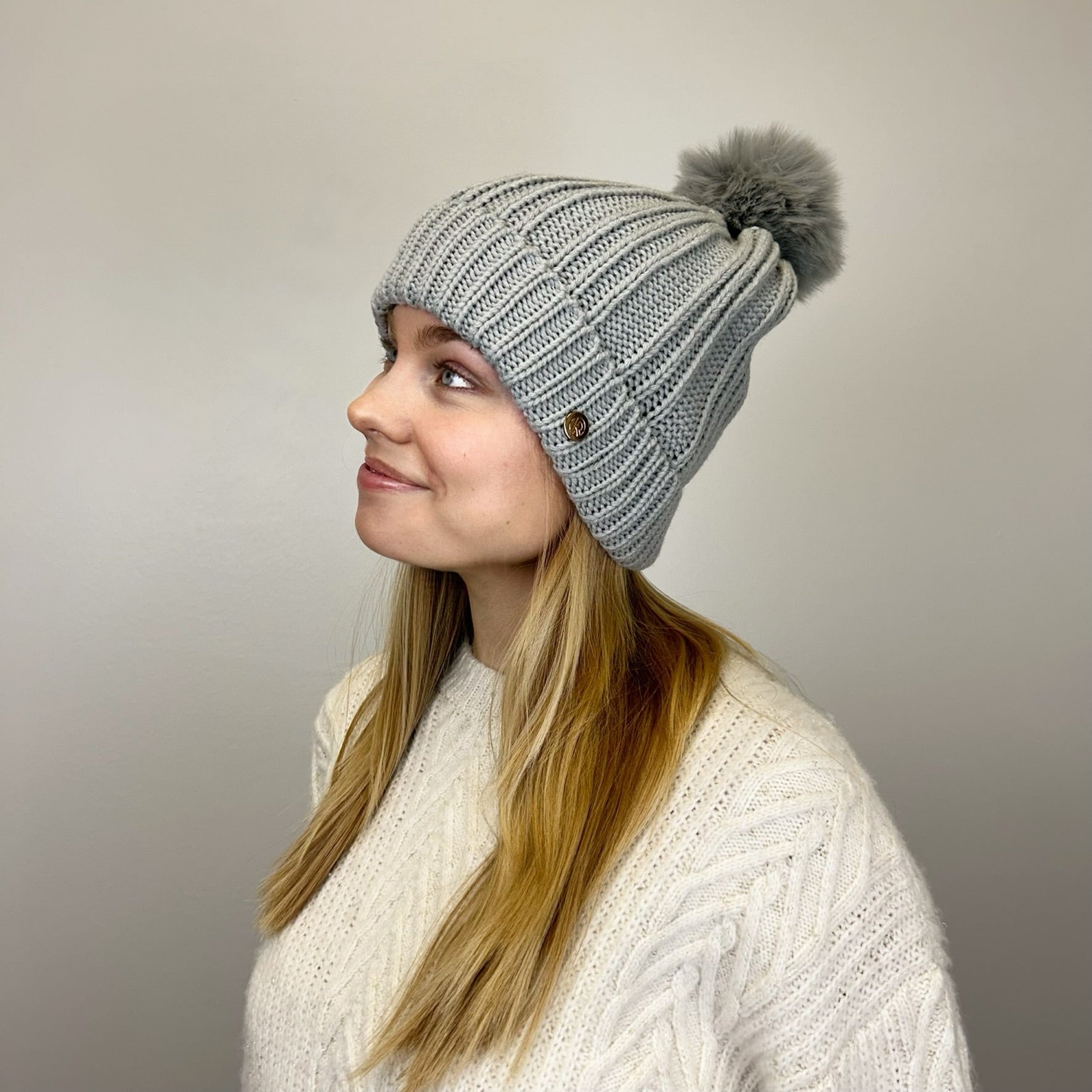 Classic Ribbed Beanie w/ Pom Pom