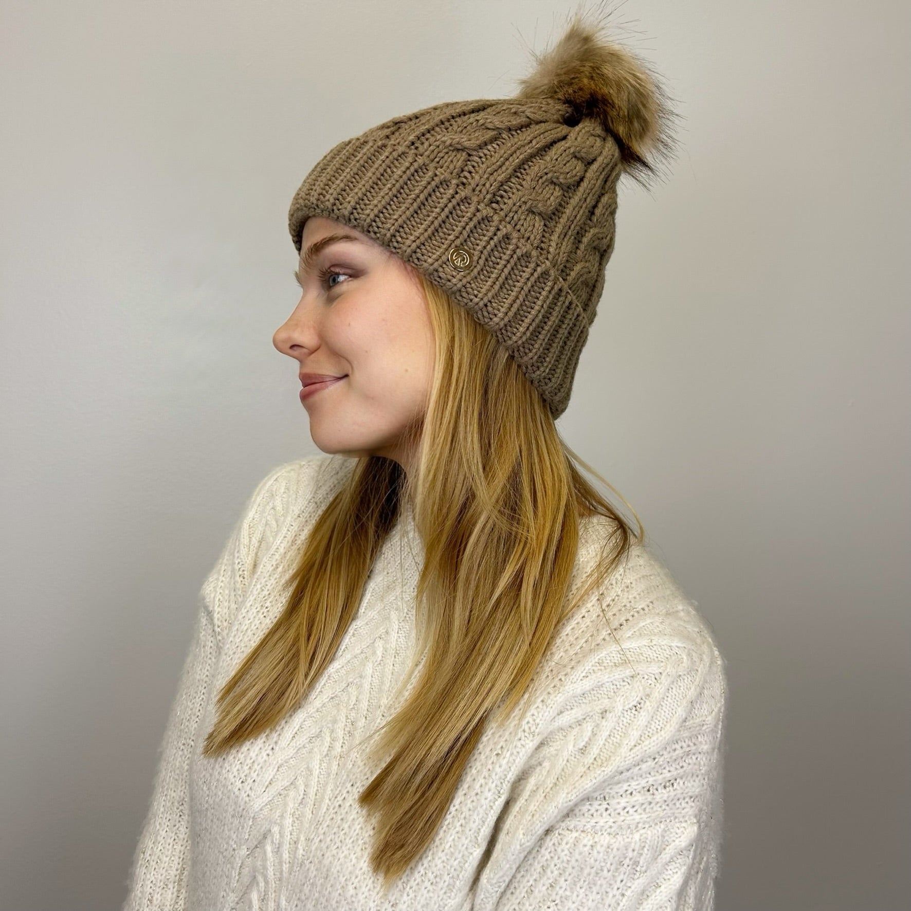 Very Moda Cable Knitted Beanie w/ Pom Pom