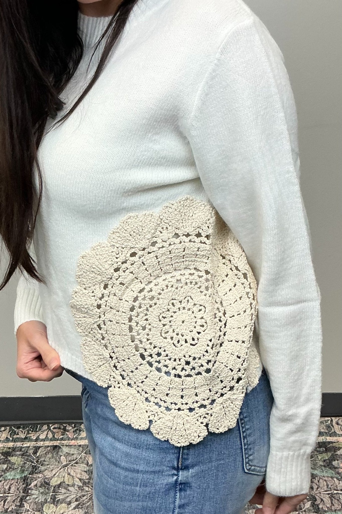 Asymetrical Crochet Cropped Sweater - White - Very Moda