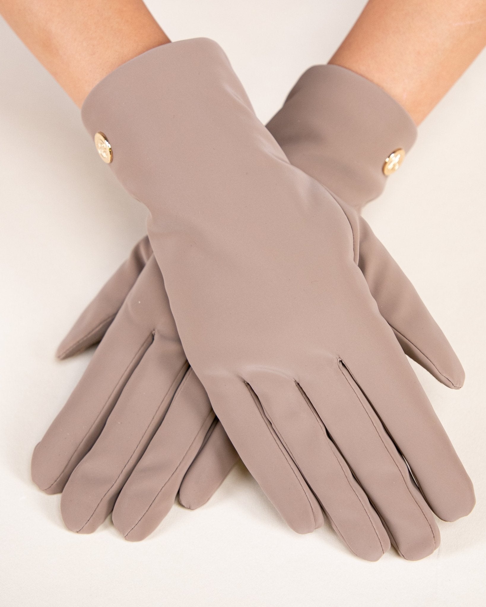 Sleek Alpine Matte Gloves - Very Moda